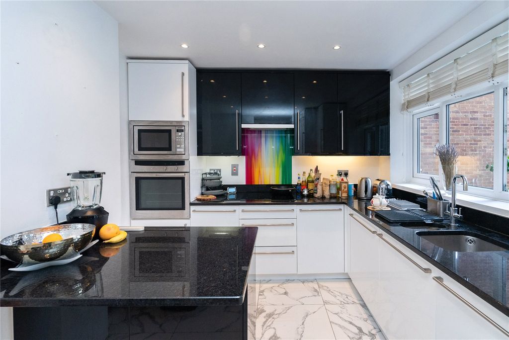 Property photo 2 of 11 Kitchen/Dining