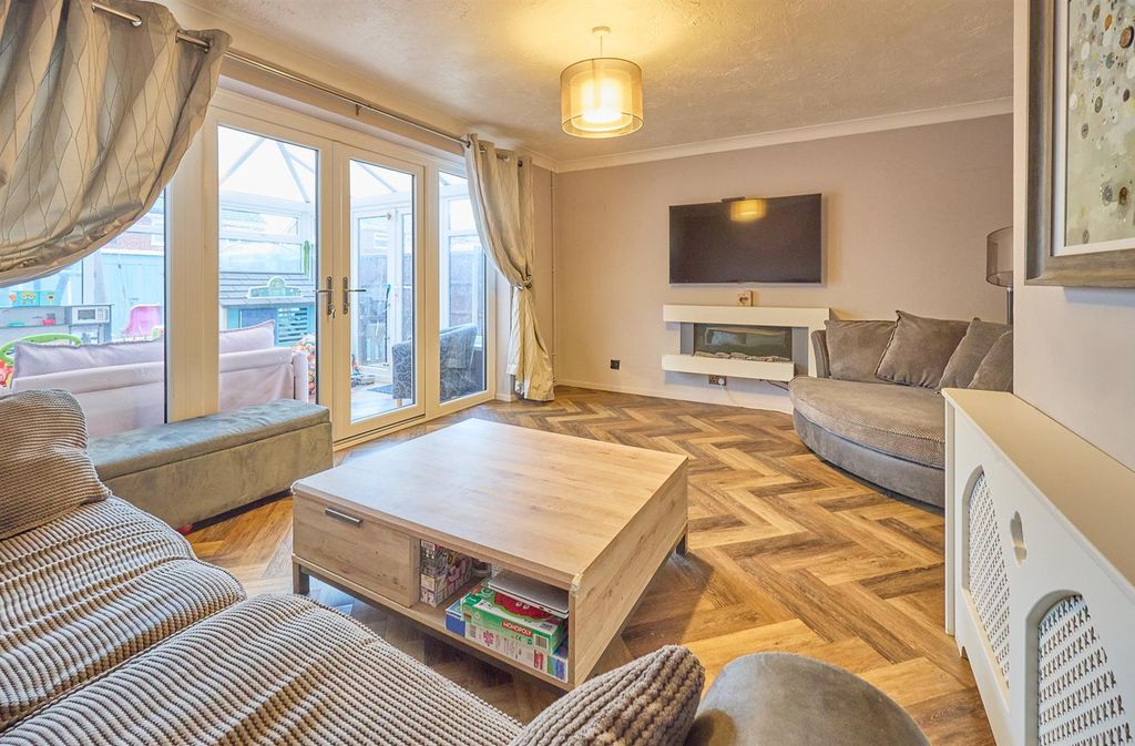 Property photo 3 of 13 Squires Green, Bb.Jpg