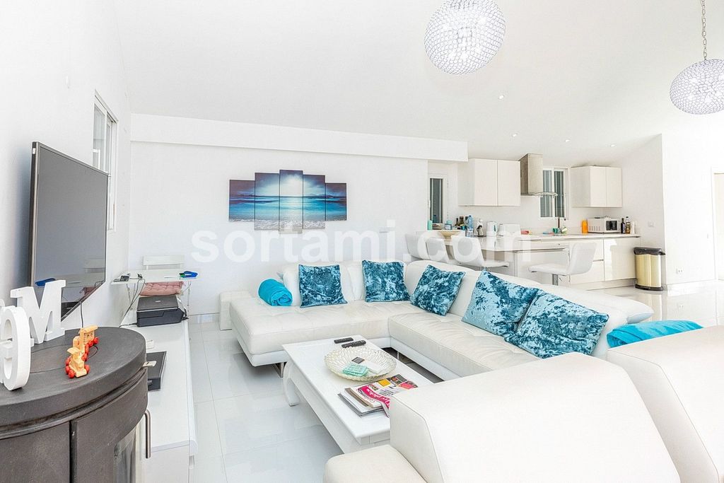 Property photo 2 of 32