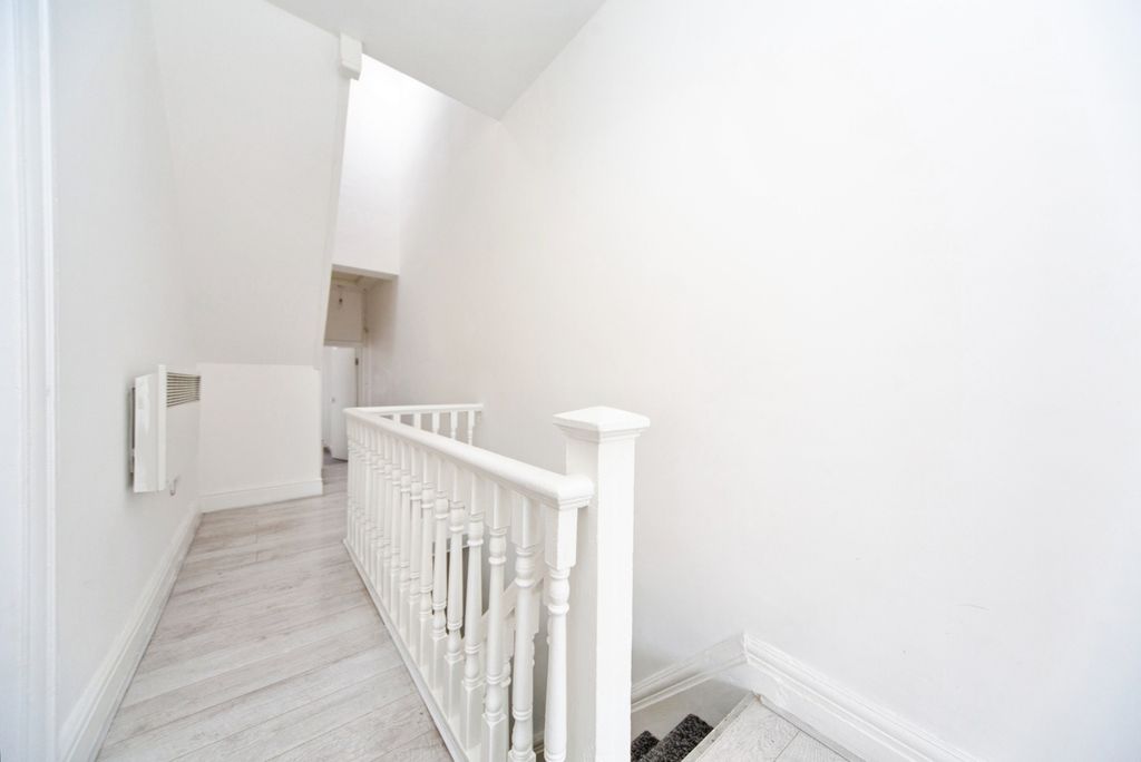 Property photo 3 of 20 Pbox-Img.Jpg