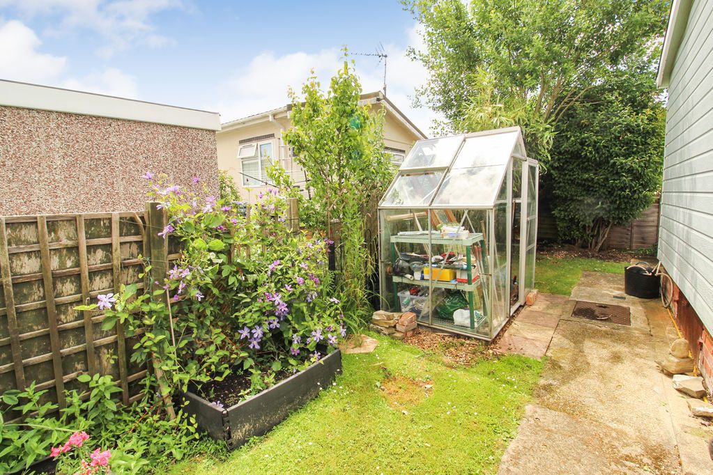 Property photo 2 of 12 Garden