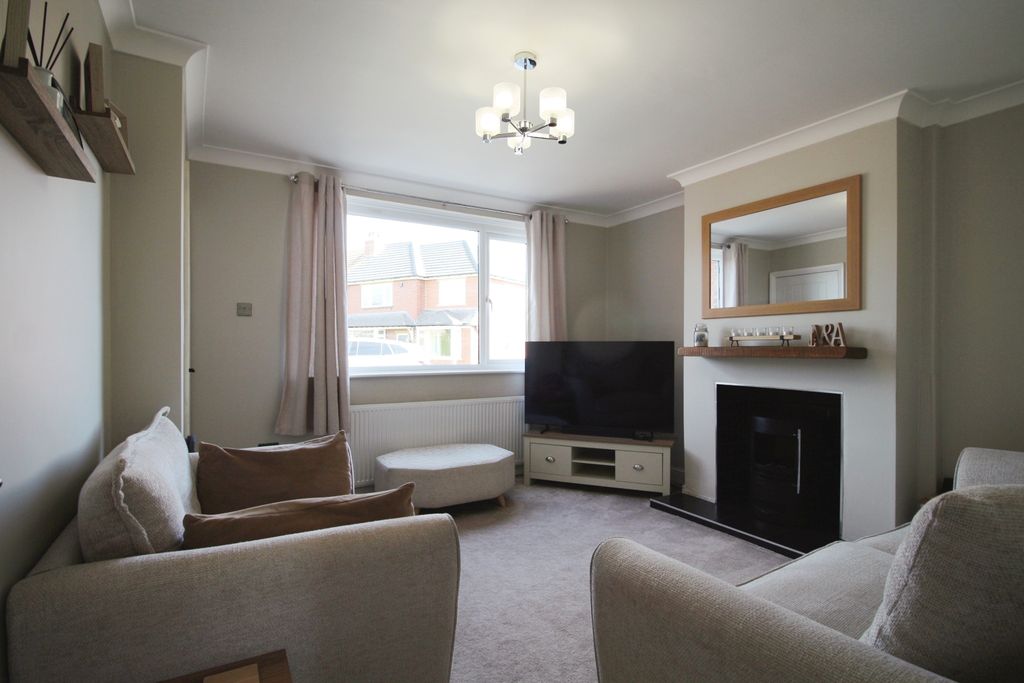 Property photo 3 of 20 Lounge