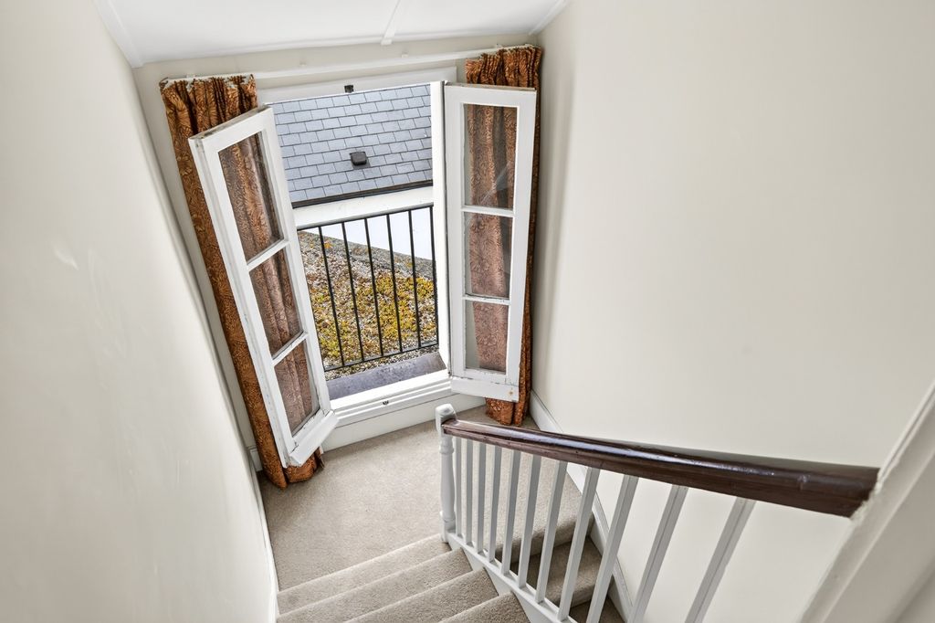 Property photo 2 of 21 3372984