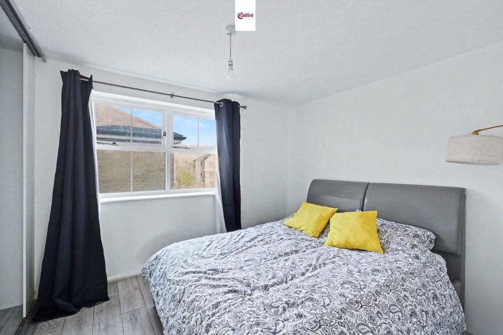 Property photo 2 of 13 Bedroom