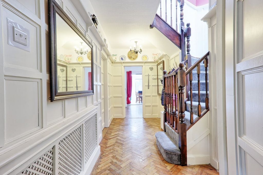 Property photo 2 of 27