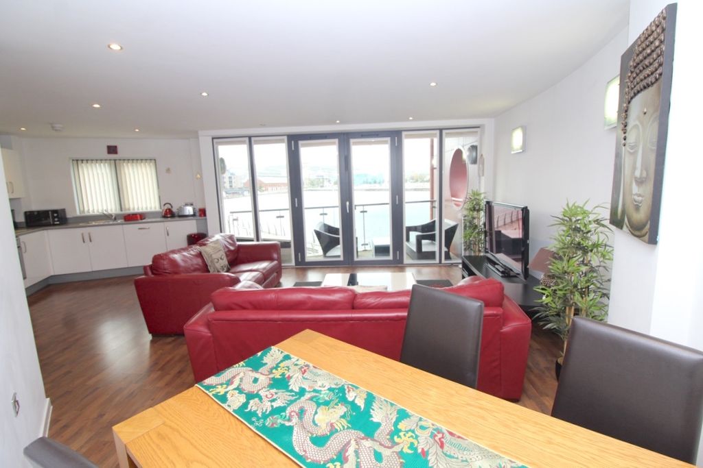 Property photo 3 of 25