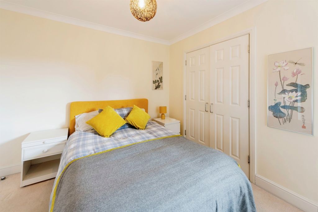 Additional image 10 of 1 bed flat for saleThe Square, Petersfield GU32