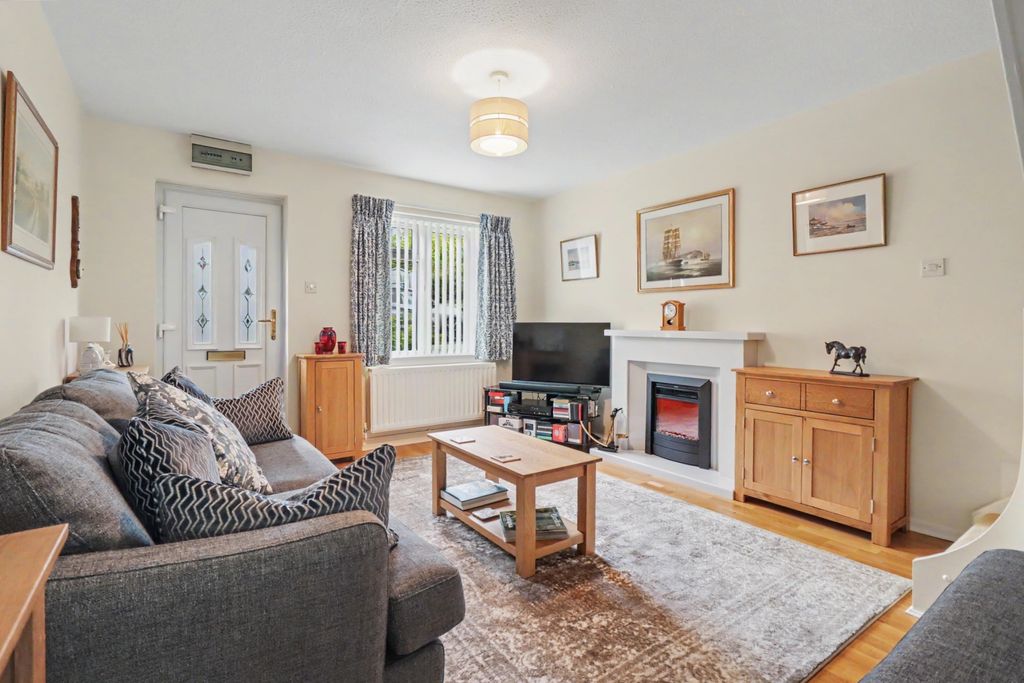 Property photo 2 of 10 Living Room