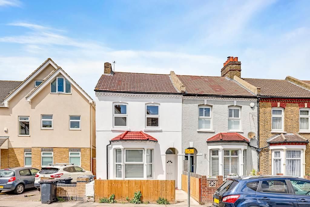 Property photo 1 of 14 05-4B6Fjhpropwpen - 12 Southey Street - 43-Small.J