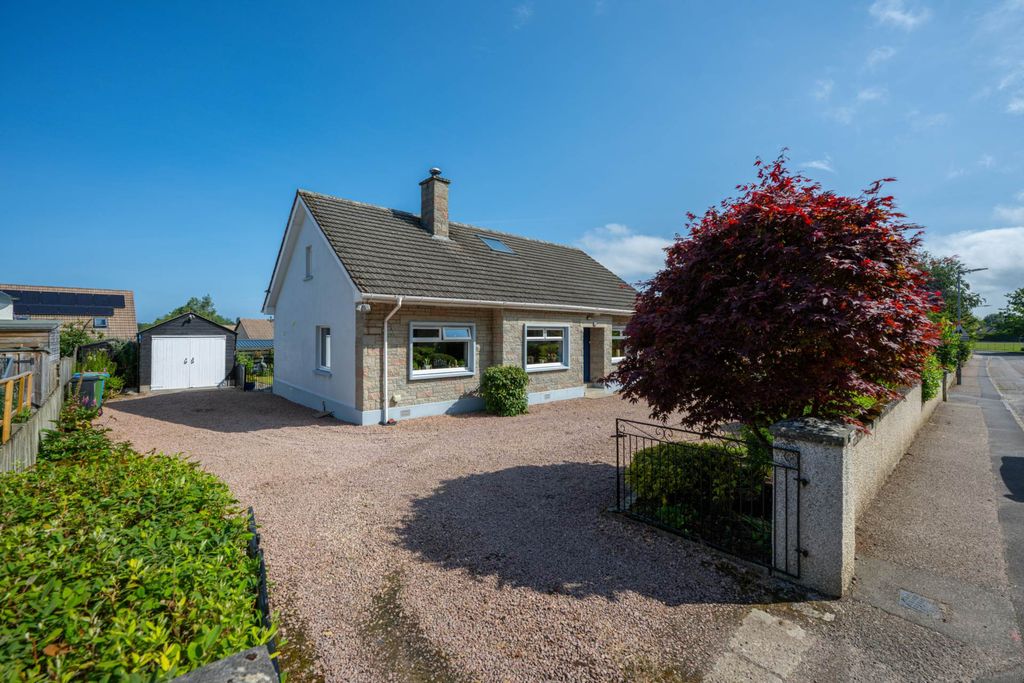 Property photo 2 of 30