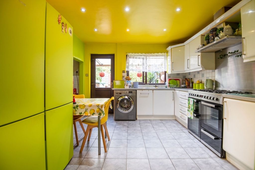 Property photo 2 of 18