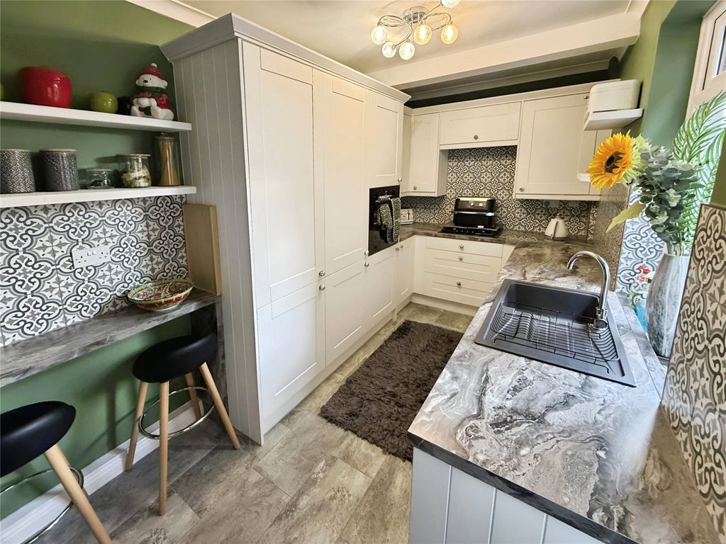 Property photo 2 of 14 Kitchen
