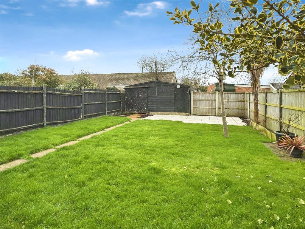 Property photo 2 of 12 Garden Back