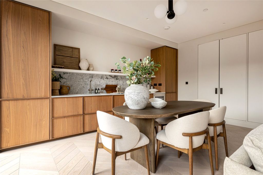 Property photo 3 of 9 Kitchen/Dining