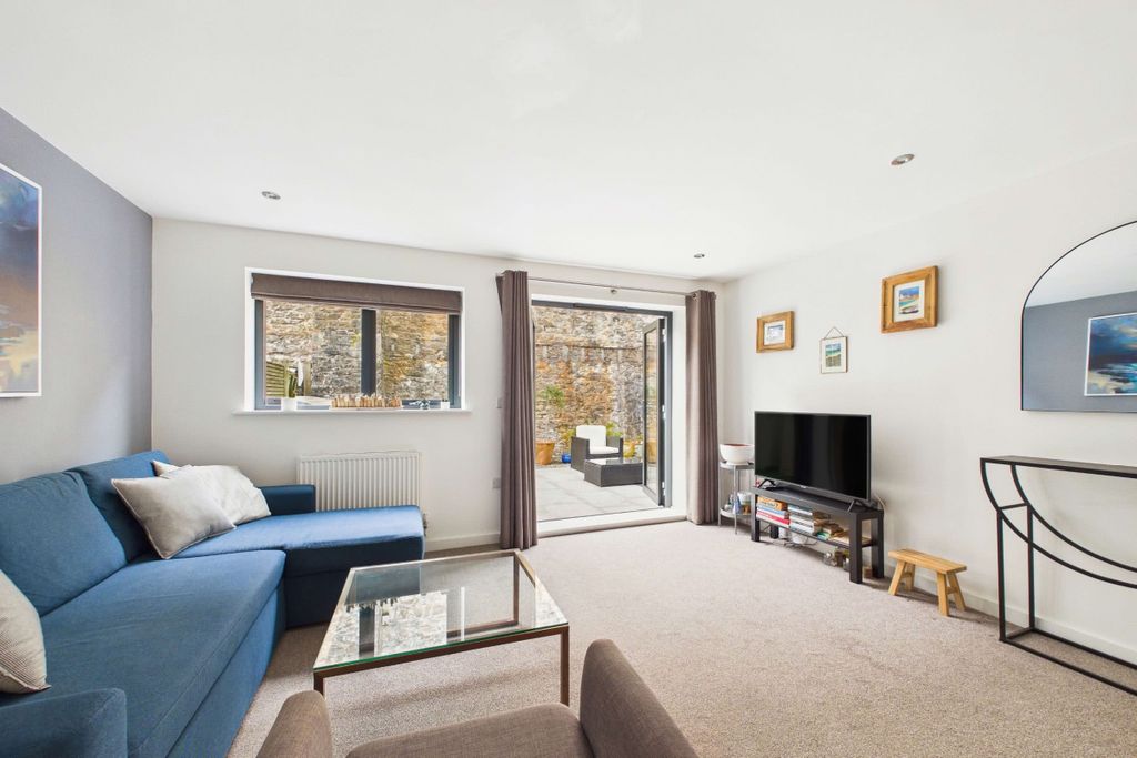 Property photo 3 of 31