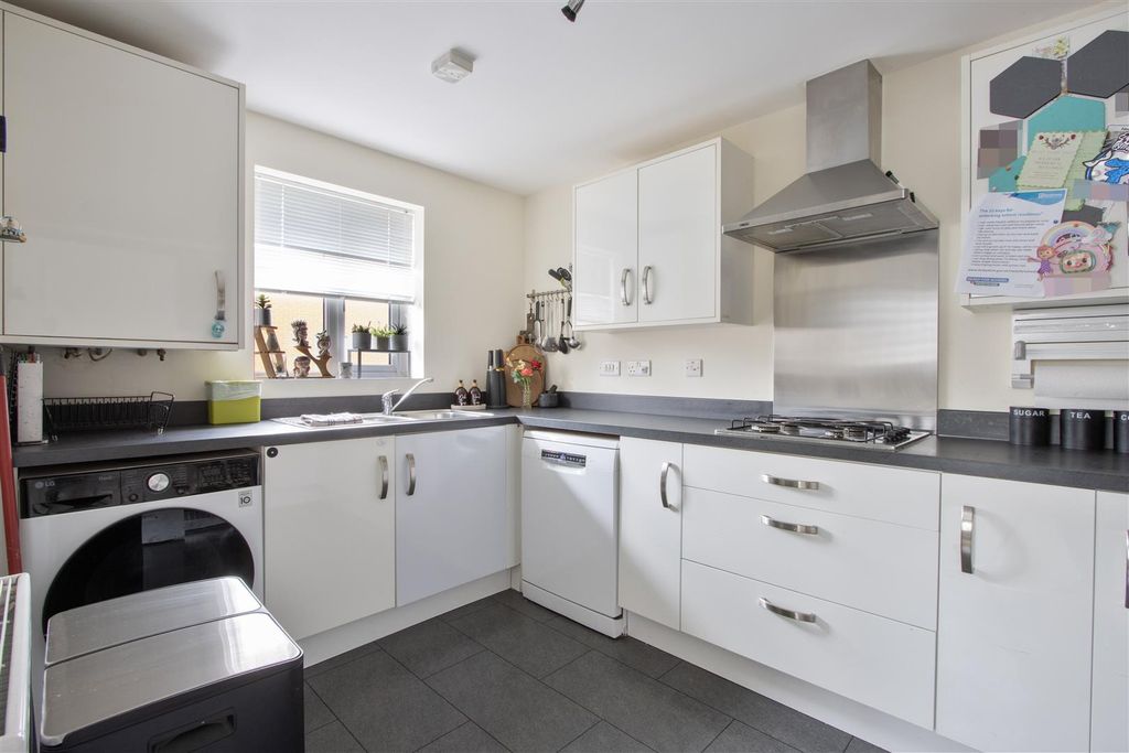 Property photo 2 of 16 Kitchen