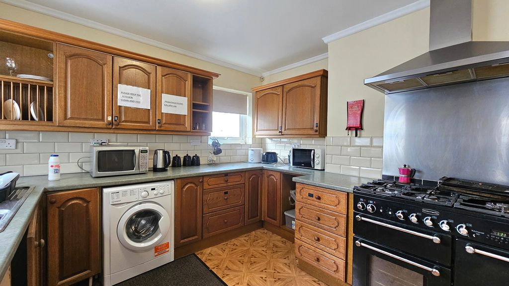 Property photo 3 of 12 Kitchen