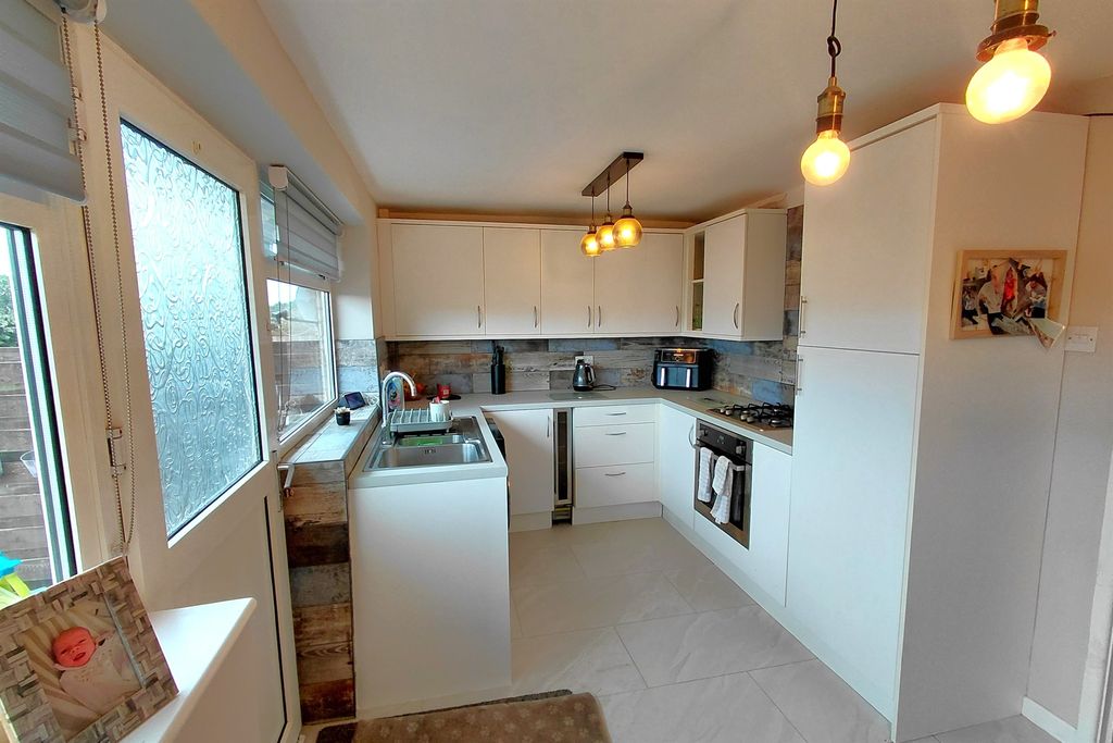 Property photo 1 of 2