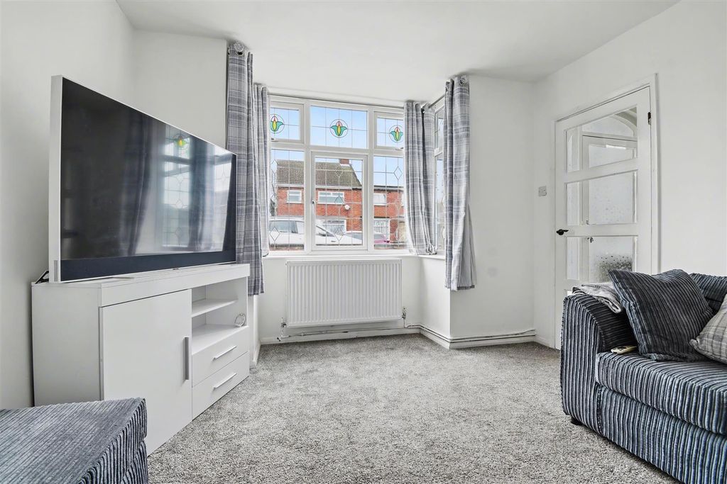 Property photo 2 of 27 Lounge