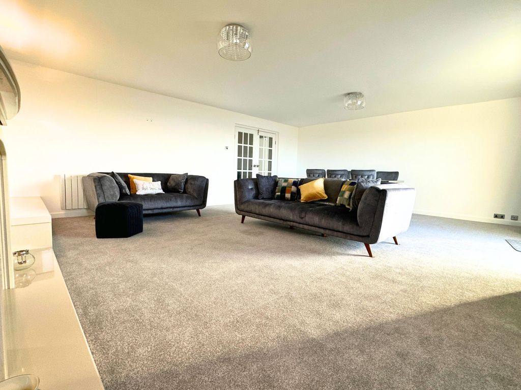 Property photo 3 of 25