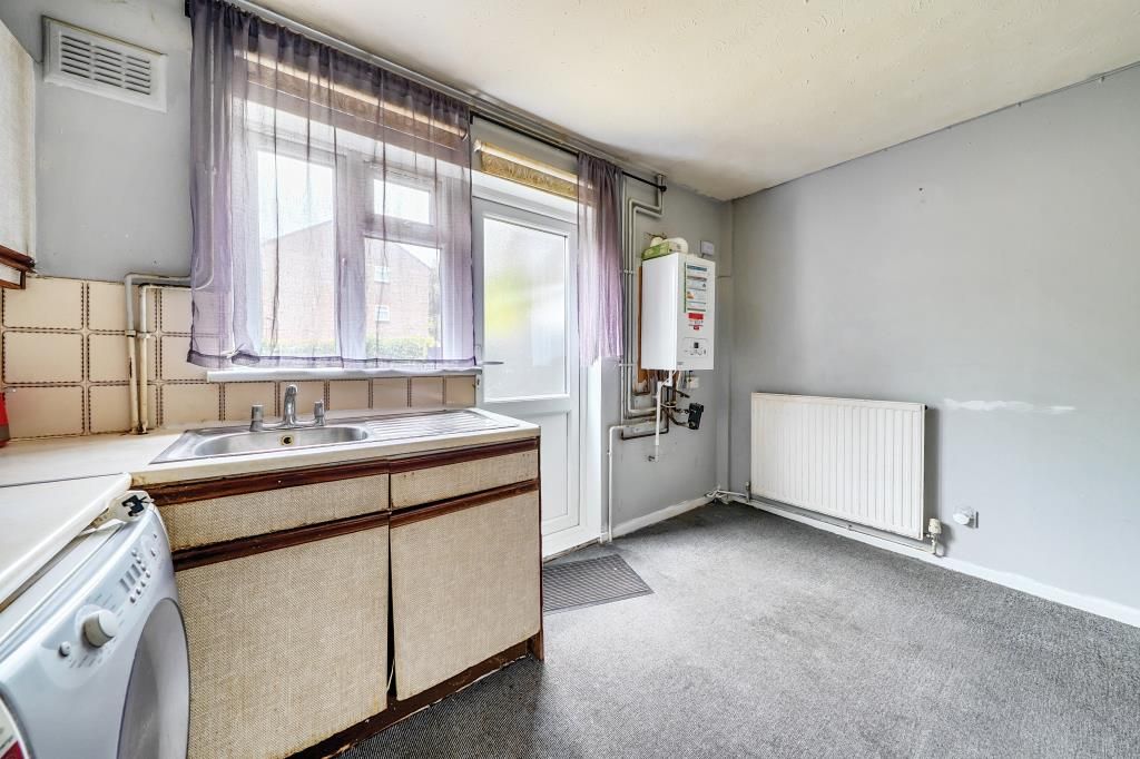 Property photo 3 of 17 Kitchen