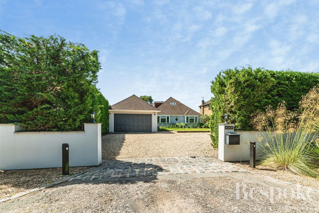 Property photo 1 of 67 The Approach