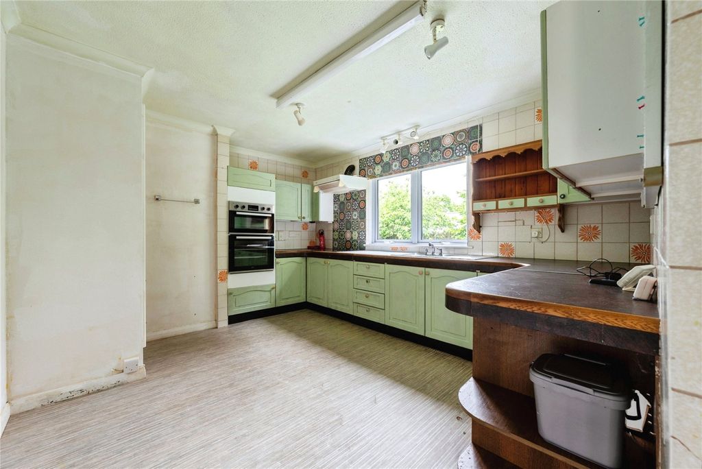 Property photo 2 of 21 Picture No. 11