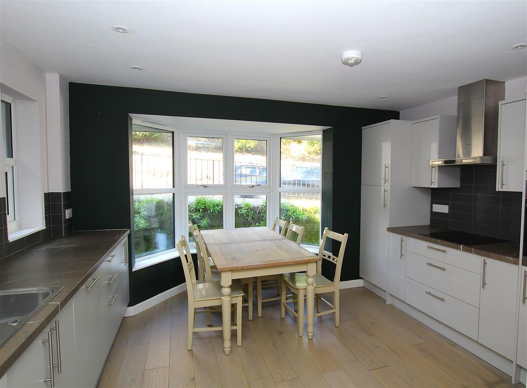 Property photo 3 of 8 Kitchenjpg