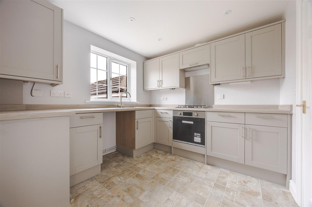 Property photo 2 of 18 Kitchen