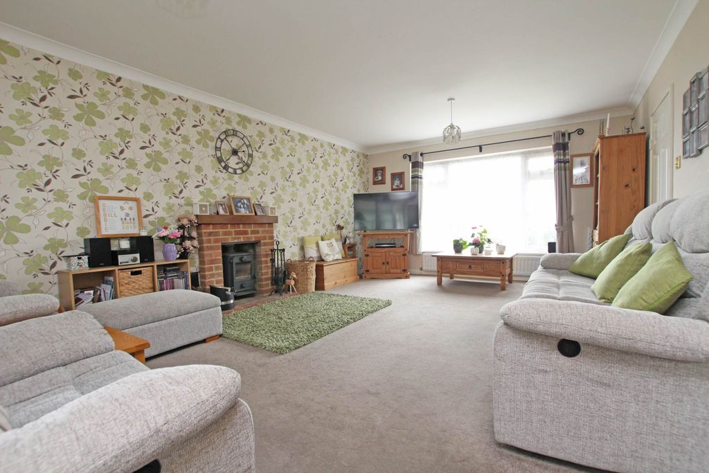 Property photo 2 of 20