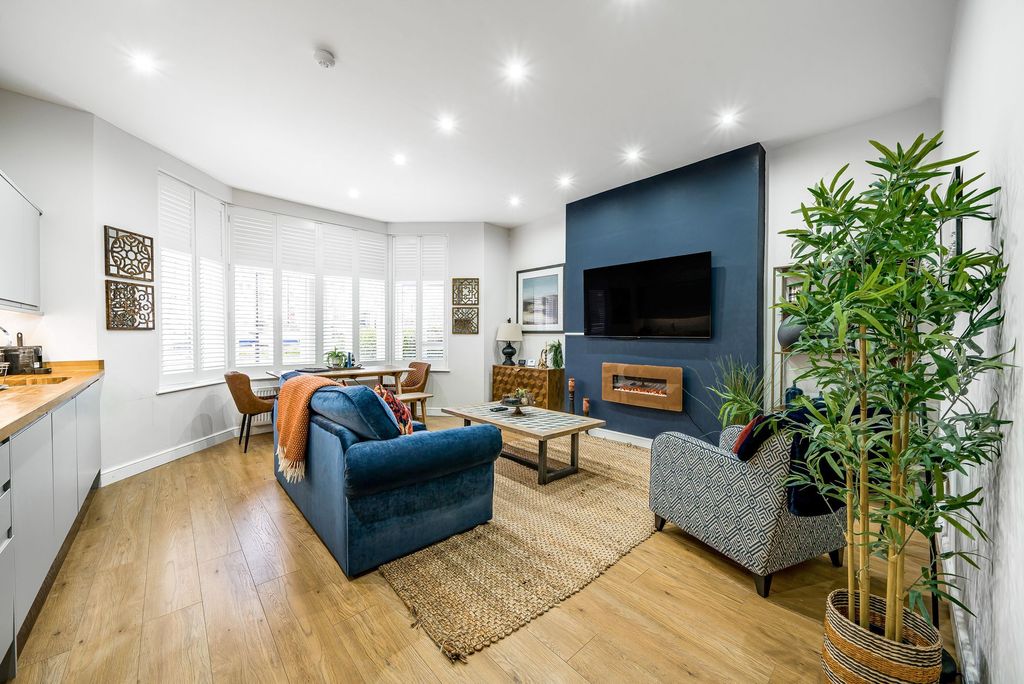 Property photo 2 of 18