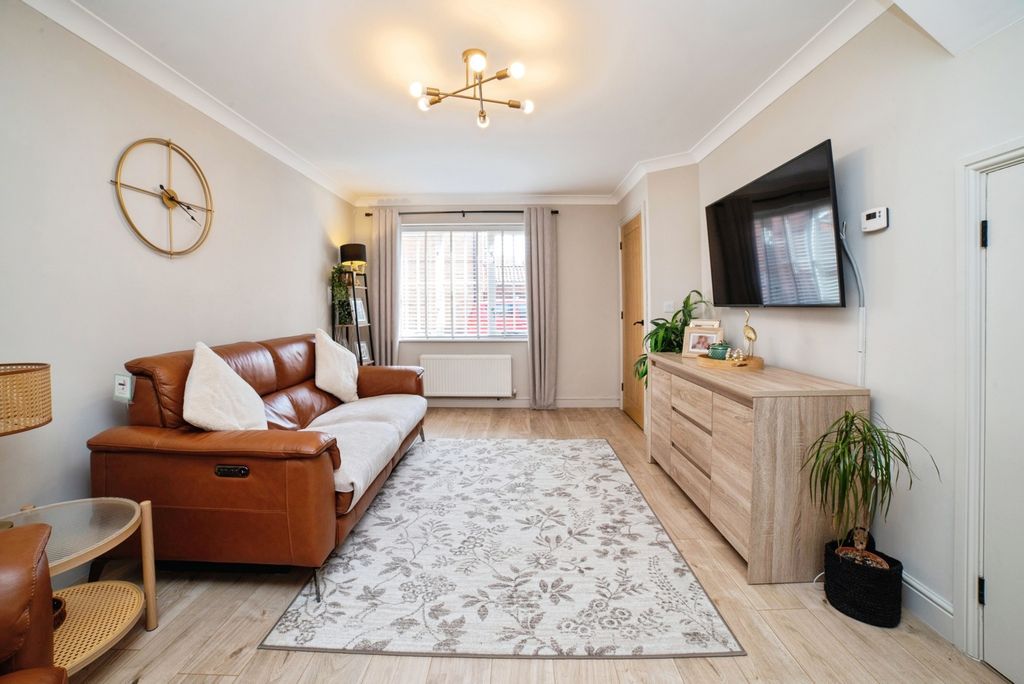 Property photo 3 of 19 Pbox-Img.Jpg