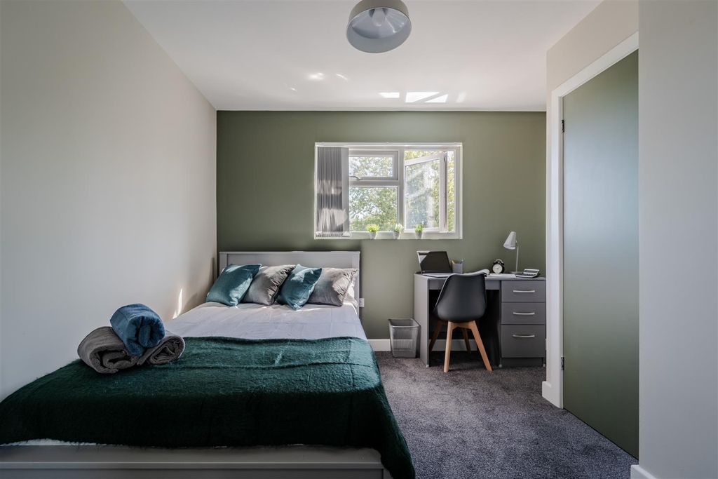 Property photo 2 of 18 034-Dsc02341-Hdr.Jpg