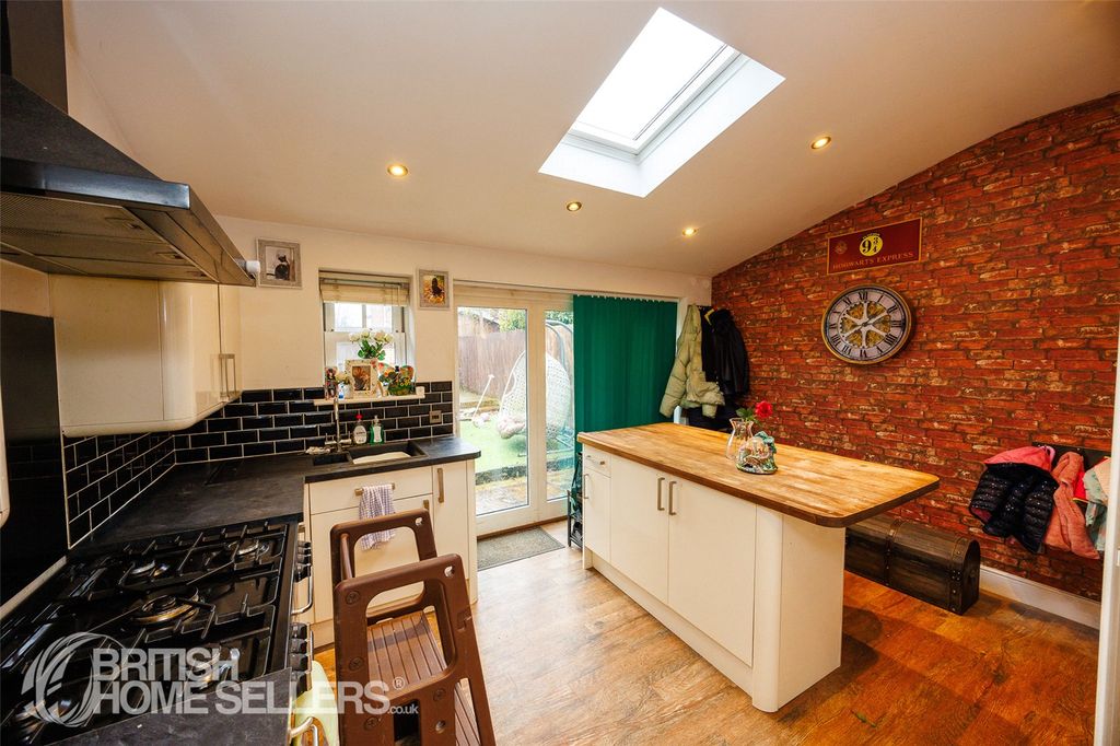 Property photo 2 of 25 Picture No. 30