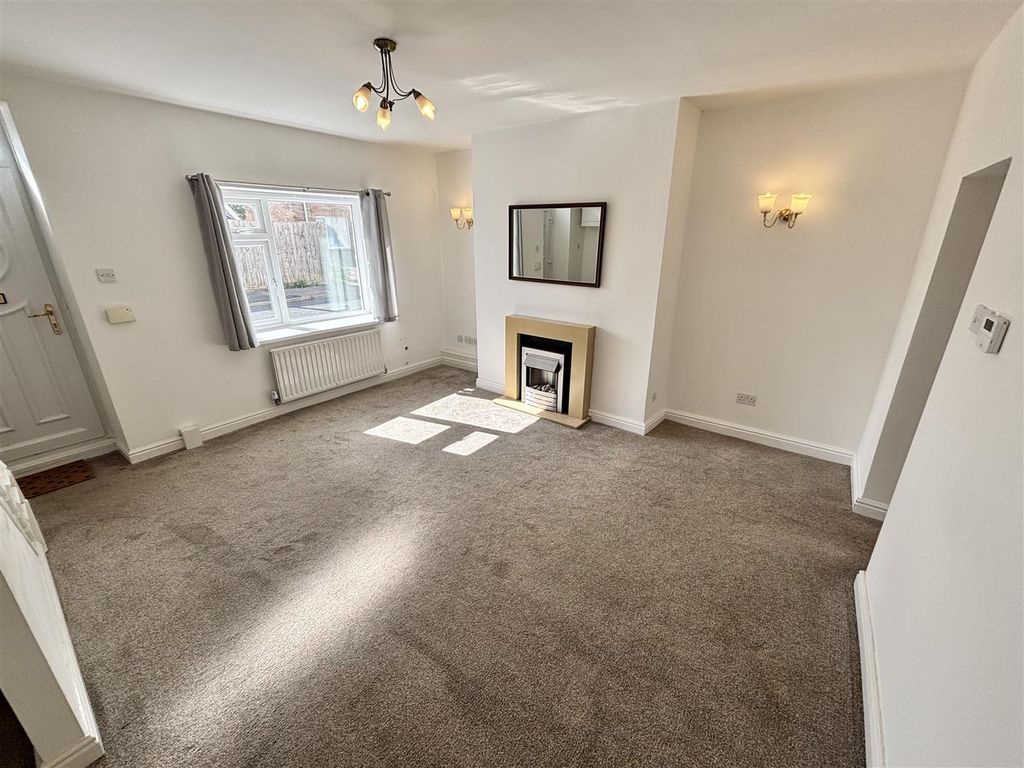 Property photo 2 of 10 Living Room
