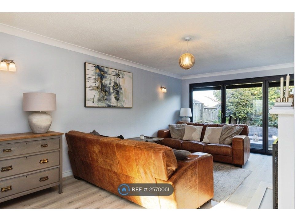 Property photo 3 of 35 Lounge