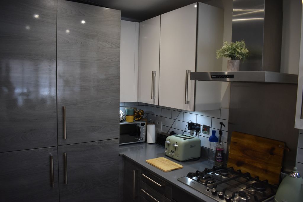 Property photo 3 of 17 Kitchen 2.Jpg