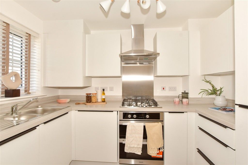 Property photo 2 of 6 Kitchen