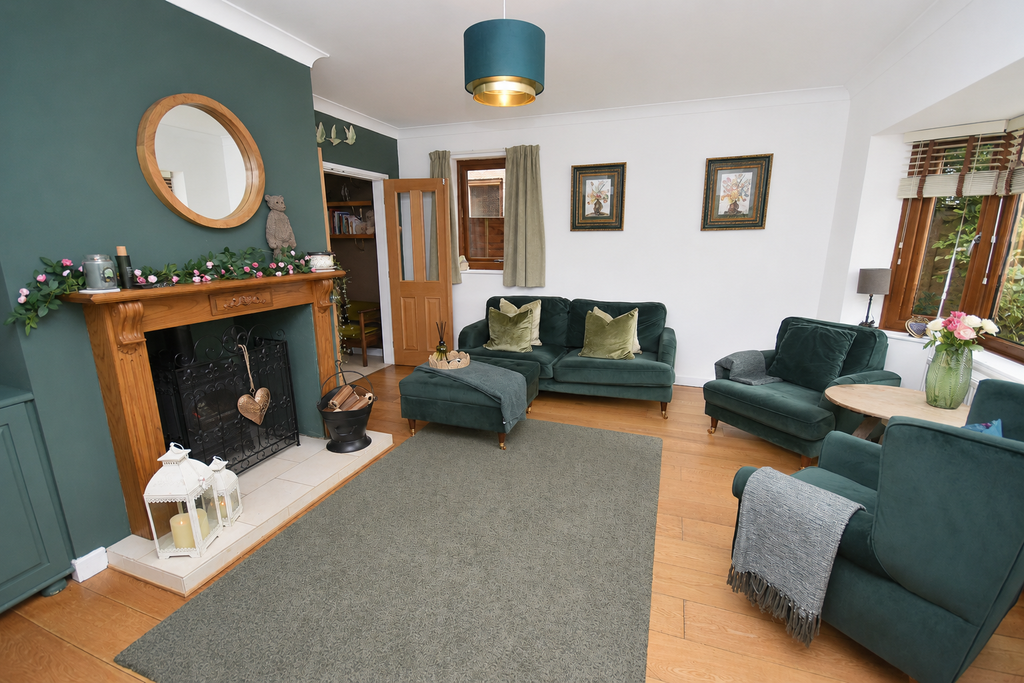 Property photo 2 of 19 Lounge