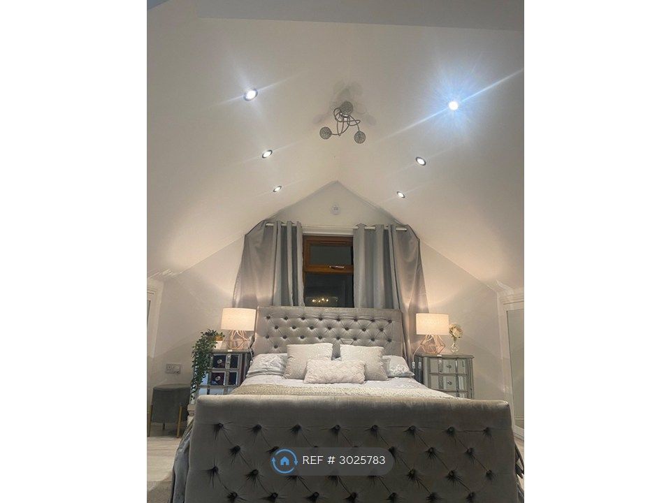 Property photo 1 of 10 Bedroom 1 :Double With Ensuite