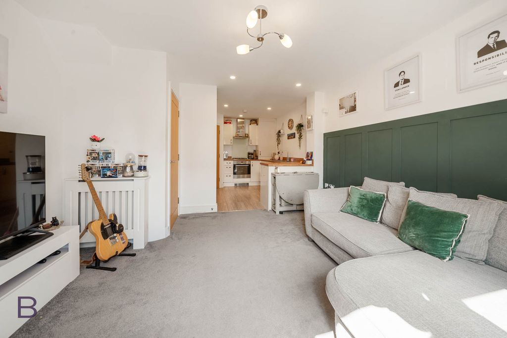 Property photo 2 of 26