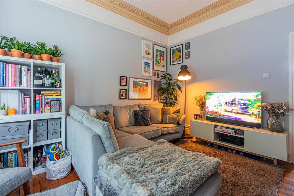 Property photo 3 of 9 Llandaff Road 192, 3-5.Jpg