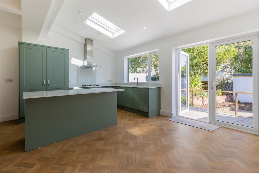 Property photo 2 of 21 13 (14 Of 23).Jpg