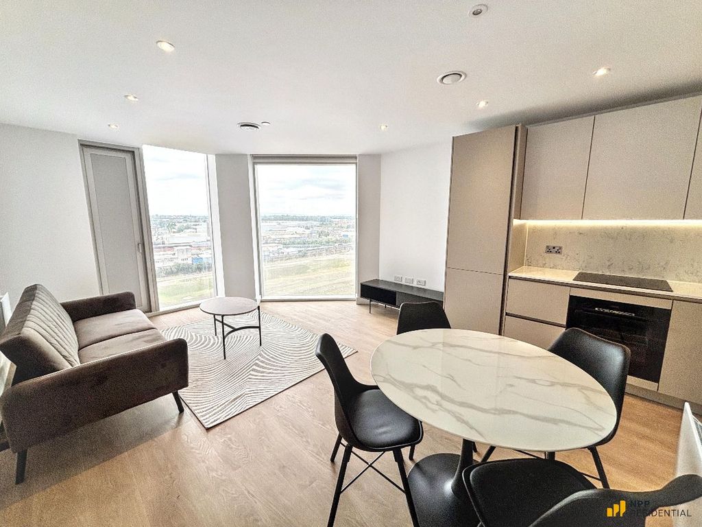 Property photo 2 of 23