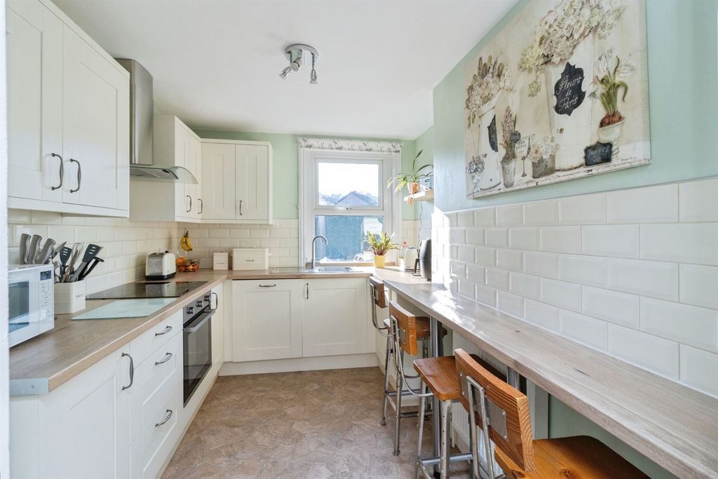 Property photo 3 of 18