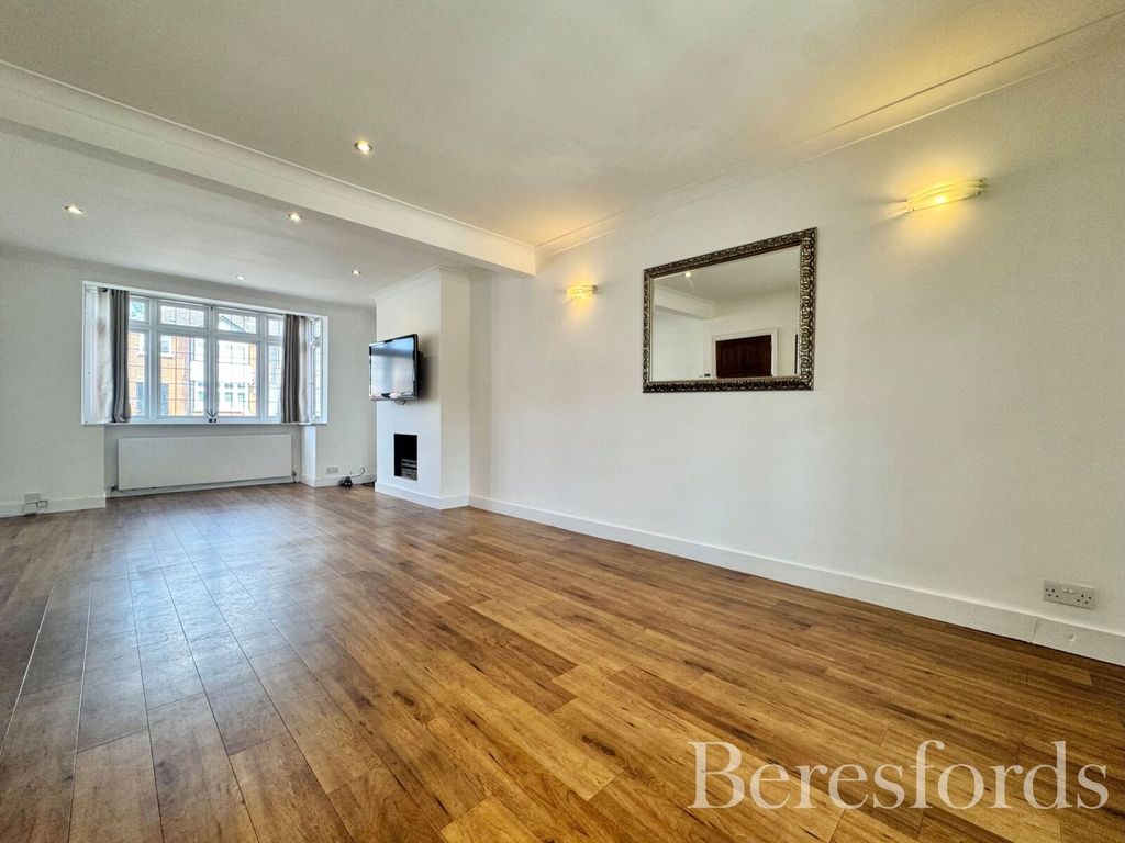 Property photo 2 of 25 Picture No. 40