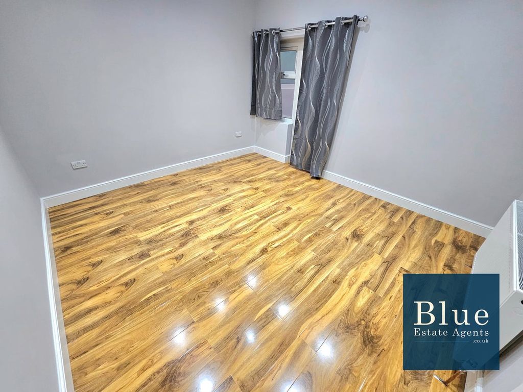 Property photo 3 of 14 Reception One