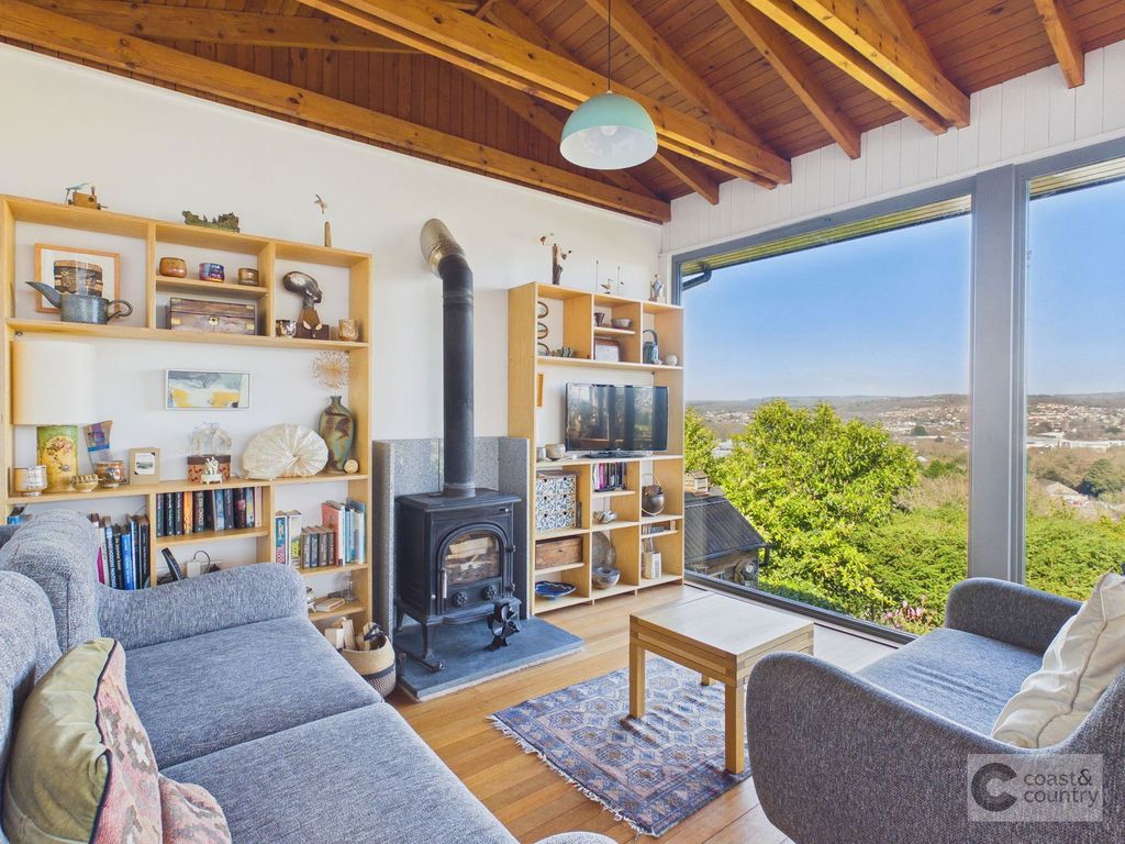 Property photo 2 of 42