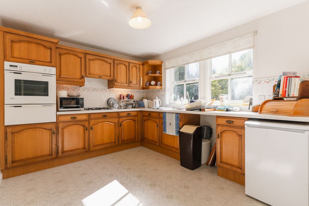 Property photo 3 of 18