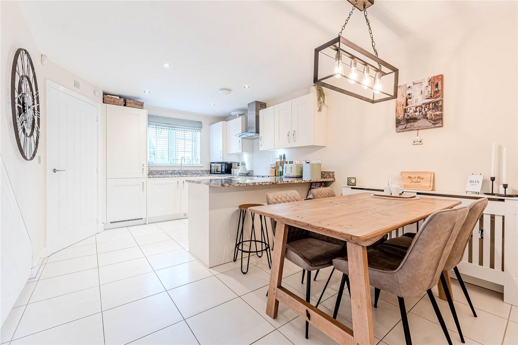 Property photo 2 of 21 Dining Kitchen